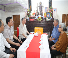 Chủ tịch nước Tô Lâm tặng quà hộ nghèo, gia đình chính sách tại huyện Kim Động