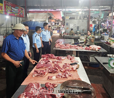 Bảo đảm nguồn cung hàng hóa, bình ổn thị trường sau mưa lũ