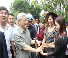 Images of General Secretary Nguyen Phu Trong with the Party Committee, government and people of Hung Yen province