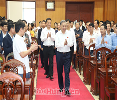 Some photos of General Secretary To Lam at a meeting with voters in Hung Yen city