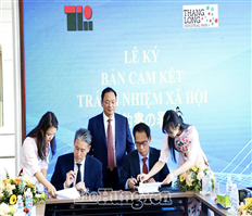 Chairman of the Provincial People's Committee dialogues with investors in Thang Long Industrial Park II