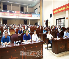 Khoai Chau implemented the merger of 10 communes and towns to establish 4 communes and 1 town