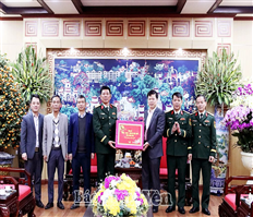 Phó Bí thư Thường trực Tỉnh ủy, Chủ tịch HĐND tỉnh Trần Quốc Toản thăm, chúc Tết Bộ Chỉ huy Quân sự tỉnh và Công ty Điện lực Hưng Yên