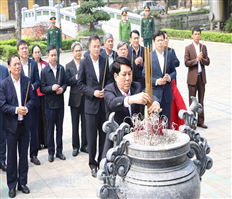 President Luong Cuong offers incense at the Memorial Site of General Secretary Nguyen Van Linh; Memorial House of Lieutenant General Nguyen Binh; Shrine of Mrs. Hoang Thi Loan…