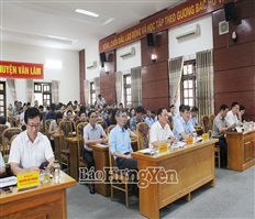 Chủ tịch UBND tỉnh Trần Quốc Văn và đại biểu HĐND tỉnh tiếp xúc cử tri huyện Văn Lâm