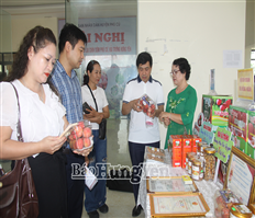 Hơn 60 công ty, doanh nghiệp, đầu mối thu mua nông sản tham dự kết nối tiêu thụ vải tại Phù Cừ