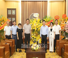 Bí thư Tỉnh ủy Nguyễn Hữu Nghĩa chúc mừng Ban Tuyên giáo và Dân vận Trung ương, các cơ quan báo chí Trung ương và của tỉnh