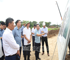 Phó Chủ tịch UBND tỉnh Nguyễn Hùng Nam kiểm tra tiến độ Dự án đường Tân Phúc - Võng Phan (giao ĐT.378)
