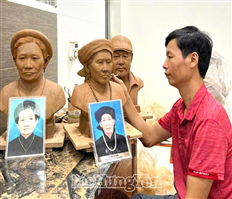 Nghệ nhân đúc tượng truyền thần của làng Lộng Thượng