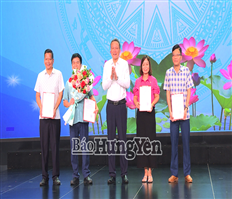 Công bố quyết định về công tác cán bộ của Báo và Phát thanh, Truyền hình Hưng Yên