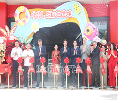 Đại sứ Thái Lan tại Việt Nam và đồng chí Bí thư Tỉnh ủy Nguyễn Hữu Nghĩa dự lễ khai trương siêu thị Go! Hưng Yên
