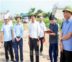Phó Chủ tịch UBND tỉnh Nguyễn Hùng Nam kiểm tra tiến độ triển khai dự án đường Tân Phúc - Võng Phan (giao ĐT.378)