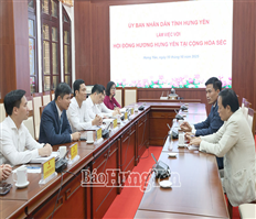 Đồng chí Phó Chủ tịch UBND tỉnh Nguyễn Lê Huy tiếp và làm việc với đoàn đại biểu Hội đồng hương Hưng Yên tại Cộng hòa Séc