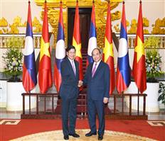 Thủ tướng Nguyễn Xuân Phúc hội đàm với Thủ tướng Lào