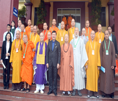 Chủ tịch UBND tỉnh Nguyễn Văn Phóng tiếp đoàn phật giáo quốc tế