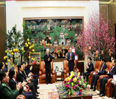 Tổng Bí thư Nguyễn Phú Trọng dự Lễ phát động "Tết trồng cây đời đời nhớ ơn Bác Hồ", tặng quà công nhân lao động tại Hưng Yên