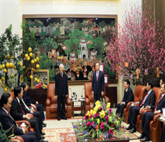 Tổng Bí thư Nguyễn Phú Trọng dự Lễ phát động Tết trồng cây, tặng quà công nhân lao động tại Hưng Yên