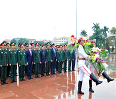 Bộ trưởng Bộ Quốc phòng Ngô Xuân Lịch thăm và làm việc tại Hưng Yên